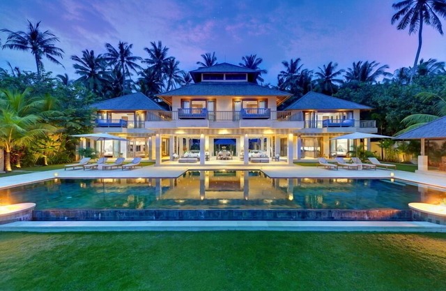 Waterfront 6BR Villa Located In Candidasa! 6Min Drive To The Beach! W/Pool!