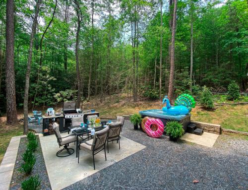 Waterfront A-Frame Cabin w Hot Tub, Outdoor Kitchen, Firepit Near Hiking & ATV Trails - 10 mins to Helen, GA