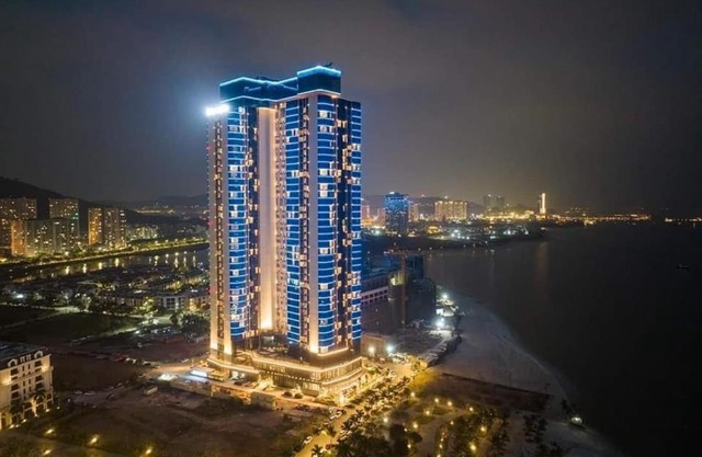 Waterfront A La Carte Residence