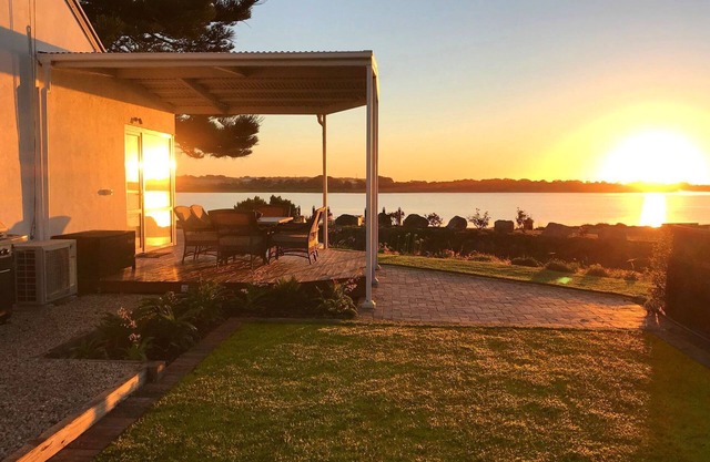 Waterfront Accommodation - Goolwa Township