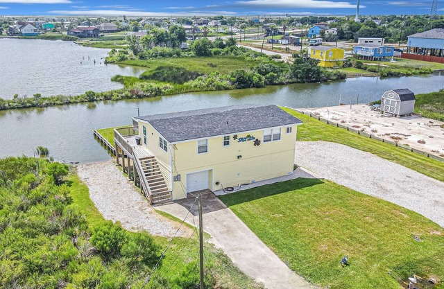 Waterfront! Amazing views! Minutes from Galveston and Kemah!