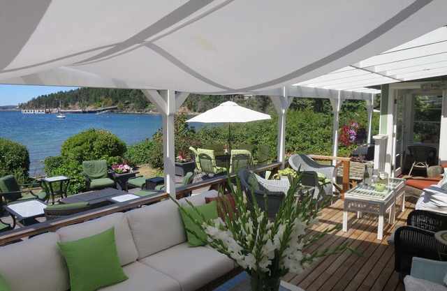 Waterfront and Waterviews, Lovely Vacation Cottage in Vesuvius