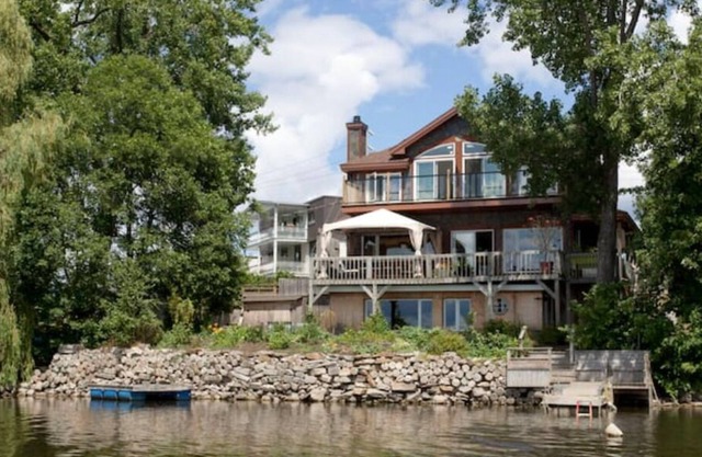 Waterfront Apart 15 min Montreal Airport 300742