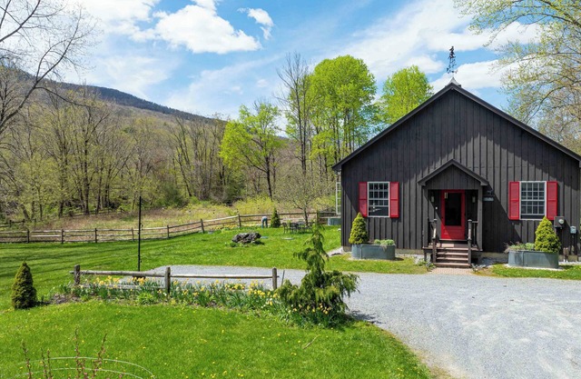 Waterfront Battenkill Cottage Retreat
