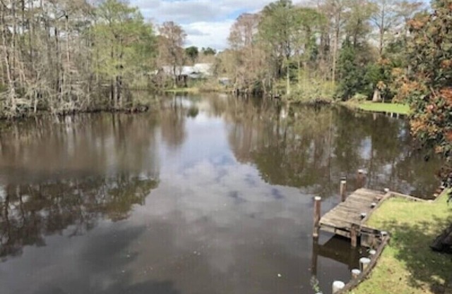 Waterfront Bungalow on Bayou Bonfouca- Next to Palmettos