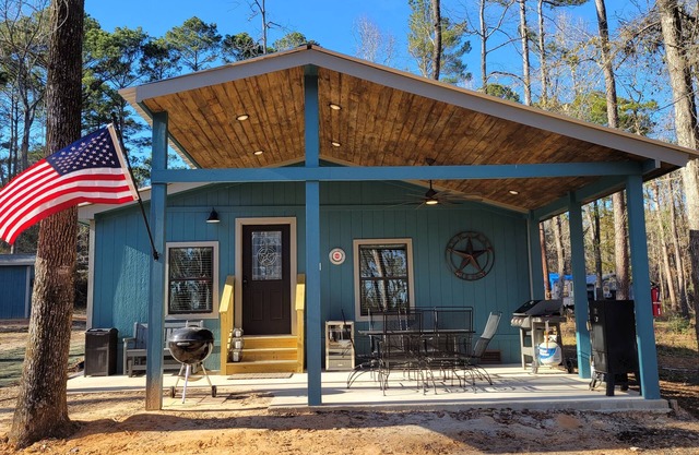 WATERFRONT Cabin on a Secluded Cove - Fish directly from property!