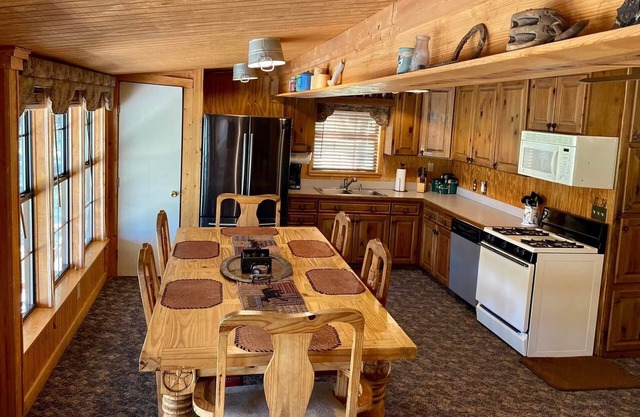 Waterfront Cabin on Lake Fork with boathouse and boat ramp available for use