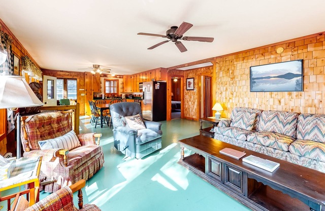 Waterfront cabin w/outdoor firepit, dock, and lake views - dogs welcome