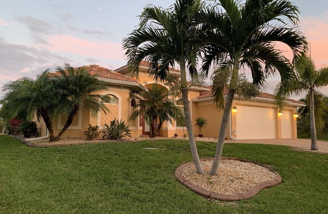 Waterfront Canal/Palms Oasis in South Gulf Cove