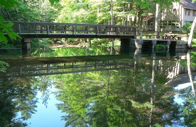 WATERFRONT, CENTRAL A/C, LUXURY, WATERFALL, WALK TO N. CONWAY