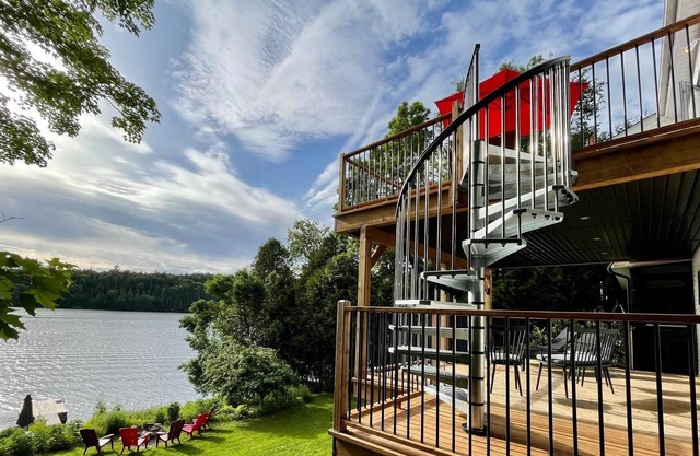 Waterfront Chalet on Lake Labelle with 3 Bedrooms, Hot Tub and Private Dock