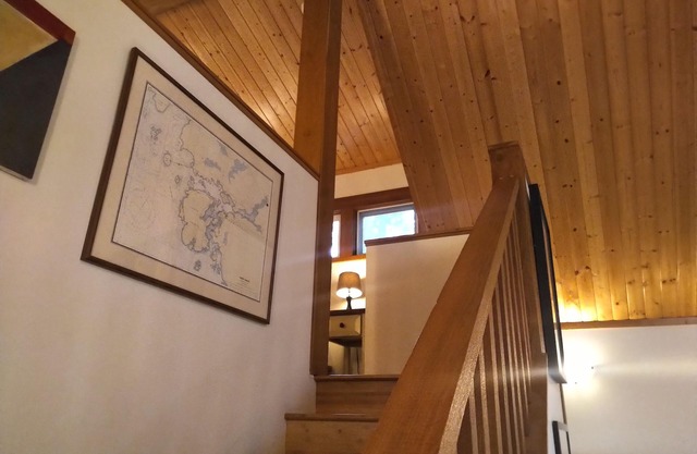 Waterfront Classic Cabin - Romantic Seclusion!