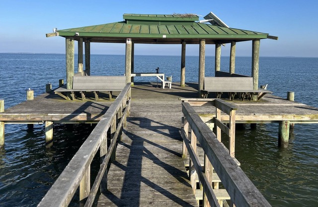 Waterfront Community | Sleeps 6 | Game Room