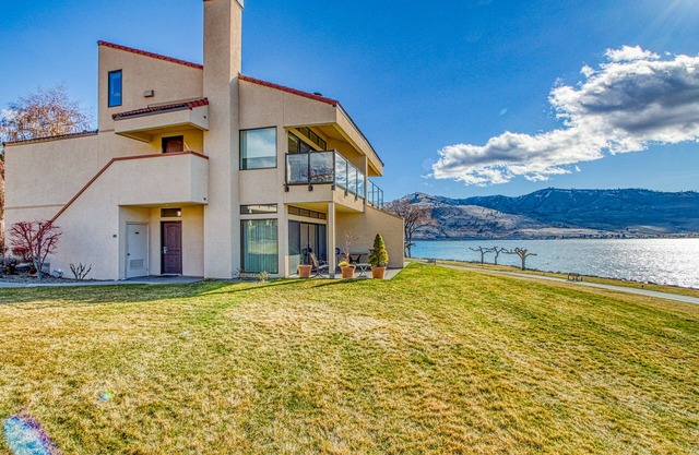 Waterfront Condo w/Huge Lake View, Private Buoy & Shared Pools, Tennis, Docks