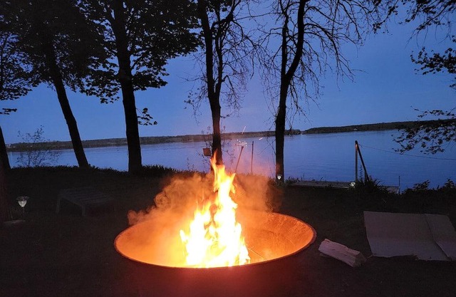 WATERFRONT COTTAGE IN GREATER NAPANEE UNIT A 4305 County road 9, Greater napanee