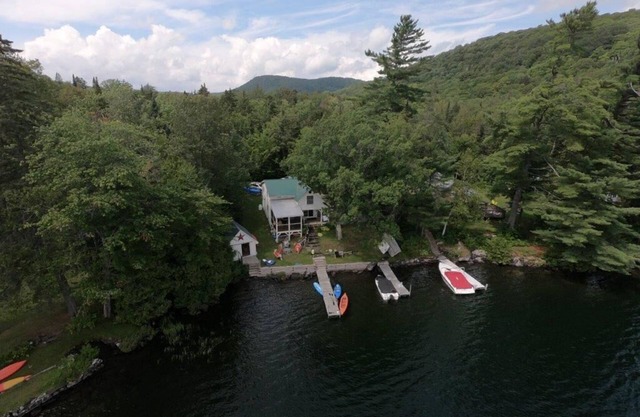 Waterfront cottage on beautiful Vermont lake