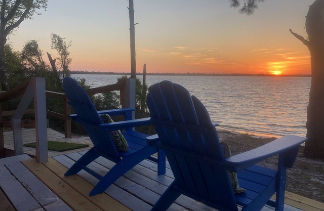 Waterfront cottage with amazing views..boat dock with slips