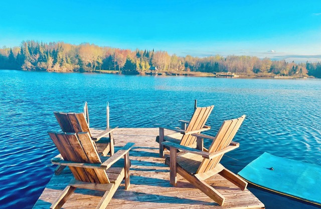 Waterfront cottage with games room on Lake Cecebe