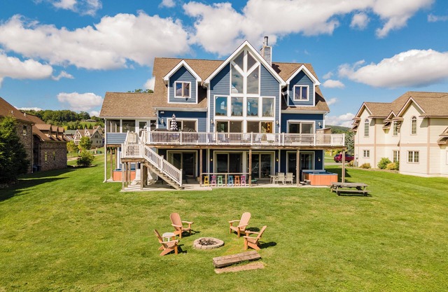 Waterfront Dreams: Lakefront, Indoor Pool, Dock Slip & Hot Tub!