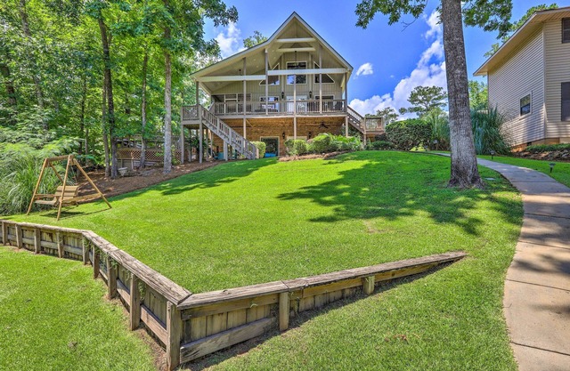 Waterfront Eatonton Escape w/Private Hot Tub!