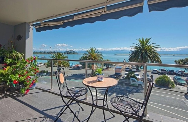 Waterfront Escape - Nelson Waterfront Apartment
