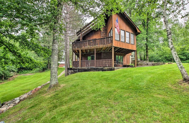 Waterfront Fifty Lakes Home w/Dock & Kayaks!