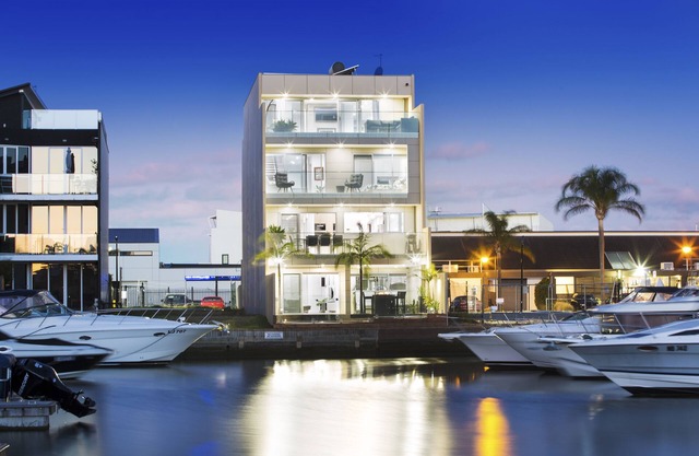 Waterfront Gem 4 Storey Luxury Waterfront Living 5 BR 3.5 BTH SLEEPS 10