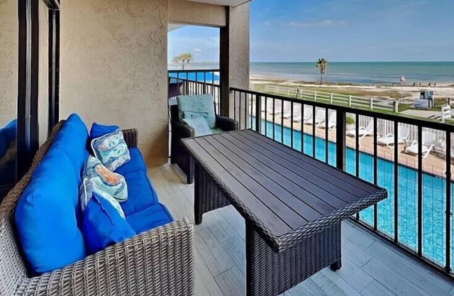 Waterfront Gem - Beautiful 1BR/1BA Condo with Breathtaking Bay Views
