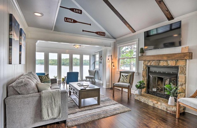Waterfront Gem on Lake Sinclair with Boat Dock!