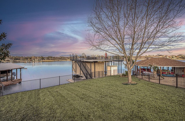 Waterfront Getaway Hot Tub, Dock & Views