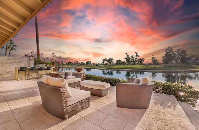 Waterfront, Golf Views, Boats and Pools! Sleeps 18. 2 Home Complex!