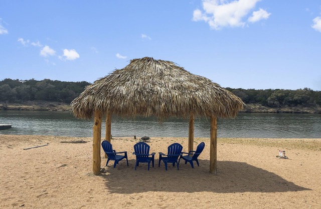Waterfront, gorgeous sunsets, sandy beach, dogs allowed.