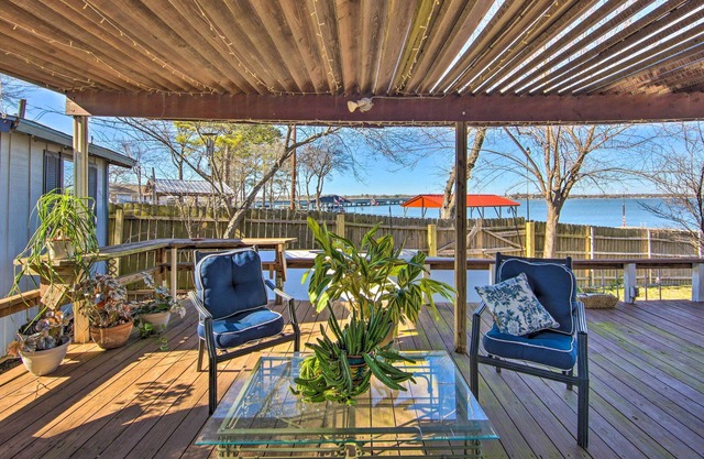 Waterfront Gun Barrel City Cottage w/Views!