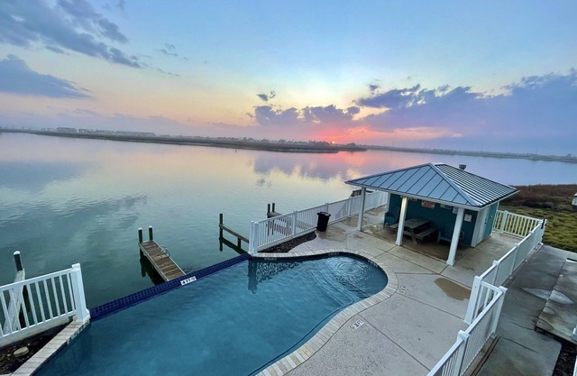 Waterfront Harbor View Hideaway