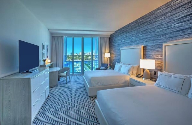 Waterfront Haven: Marina Balcony, Pool, Minutes from Galleria Mall Shops
