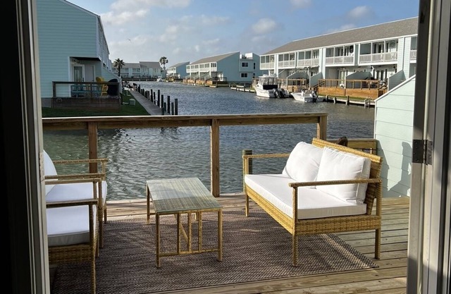 Waterfront Heaven with private boat slip on desirable Key Allegro, Rockport Tx