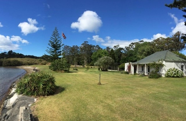 Waterfront Historic Homestead in Clendon Cove with boat ramp