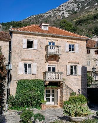 Waterfront Historical Villa Perast