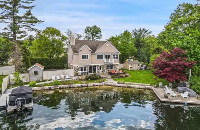 Waterfront Home on Lake Mahopac 1HR from NYC