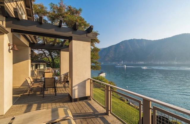 Waterfront Home on the shores of Lake Chelan at Wapato Point Resort