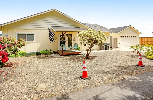 Waterfront home with private dock, kayaks, paddleboat, large deck & game room
