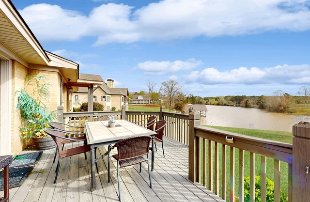 Waterfront home with boat slip, dock, firepit, wood fireplace, streaming, & AC