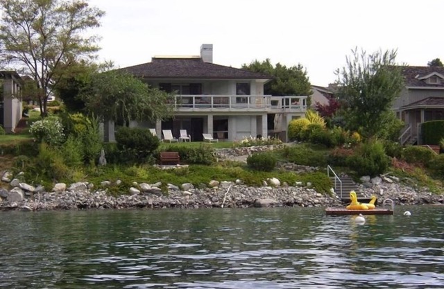 Waterfront home with Wapato Point Amenities, Lake Chelan, Manson