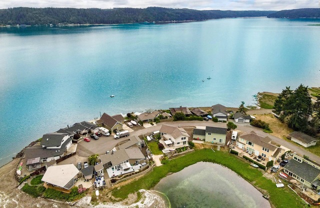 WATERFRONT! Hood Canal Home, Private Beach w/Kayaks, Paddleboards. Kid Friendly