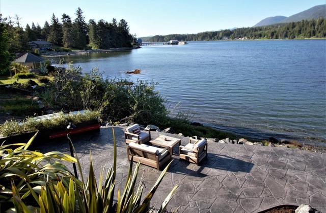 Waterfront | Hot Tub | Firepit | King Bed - 6H