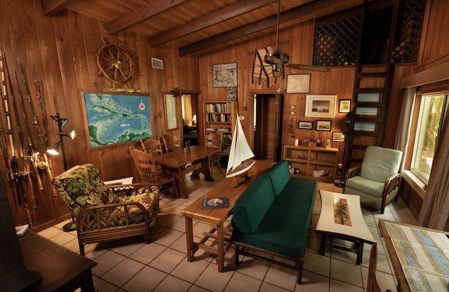 Waterfront house on 4-acre property in beautiful Melbourne Beach with WiFi, AC