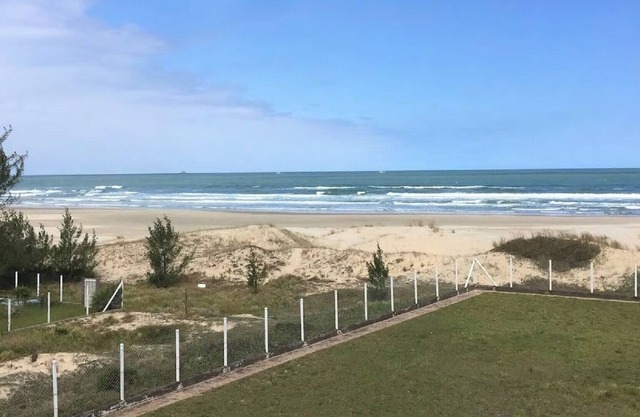 Waterfront house on Itapirubá beach