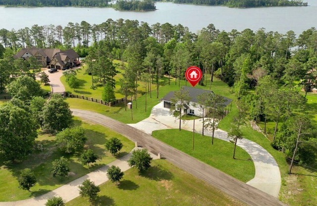 Waterfront house on Sam Rayburn
