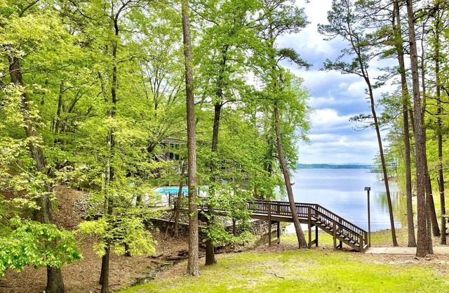 Waterfront is Directly on the Water Enjoy Lake Ouachita Up Close Hosted by LOVR