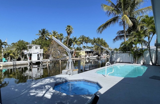 Waterfront Key West Home with Pool-Hot Tub on Riveria canal! 28 NIGHT MIN STAY.